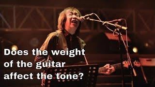 Does the weight of the guitar affect the tone?