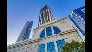 700 W E St