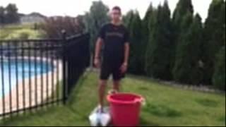 Chris Kelly does the ice bucket challenge