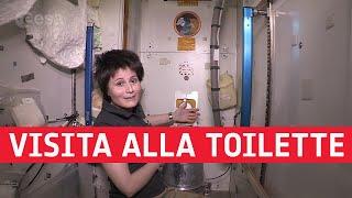 Visita alla toilette della Stazione Spaziale Internazionale