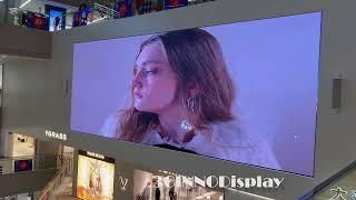 Large format led display in high end mall atrium