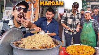 PAKISTANI STREET FOOD IN MARDAN - Nalli Chapal Kebab, Meat Pulao & Mutton Rosh.