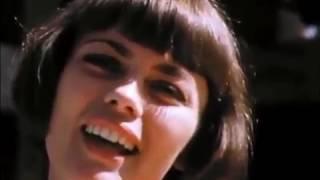 Mireille Mathieu   Pardonne Moi Ce Caprice D'Enfant Roquefort la Bédoule, 1970