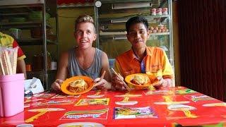 Westerner VS Indonesian (THE SPICIEST NOODLES IN THE WORLD - INDOMIE ABANG ADEK)