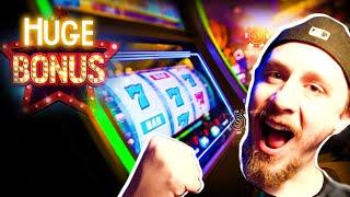 Slots! Casino! Bonus's! Money! Gambling! Winning! Giveaway! Real! Slot Machines! Betting! Live!