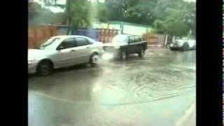 cafetime-cz - Exploding Storm Sewer Lifts Car