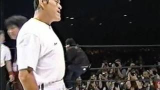 Antonio Inoki slaps everyone @ Inoki Bom-Ba-Ye 2000