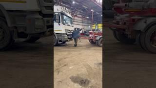 Загнали прицеп с 3й попытки #automobile #дальнобой #automobile #ремонт #мерседес #mercedes