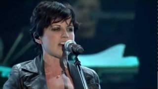 Dolores O'Riordan & Sinfonia Varsovia - Zombie (orch. & cond. Adam Sztaba)