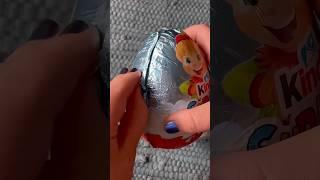 Kinder surprise maxi 2022 Christmas edition