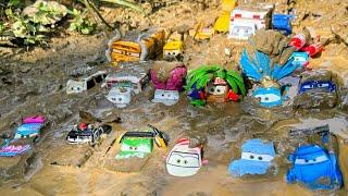 Pixar's: Cars On The Road | Clean up muddy minicars & disney car convoys! Play in the garden