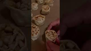 Безумно вкусные и простые булочки с яблоком  #рецепт #готовка