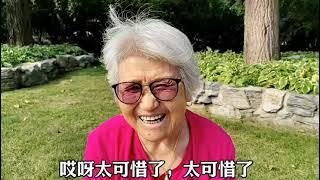 山东老人随老伴来到北京，在百货公司工作十年，退休金很知足。