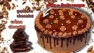 Recette de GATEAU au CHOCOLAT avec de la gelée aux fruits rouges