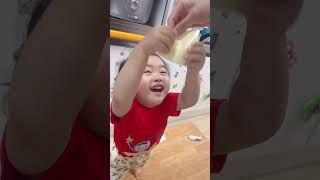 치즈 한 장 행복하게 먹는 24개월 아기 #육아기록 #육아일상 #24개월아기