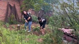 阿紫的妹妹好吃懒做，我怀疑是不是一个妈生的。