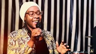 Sunungurai mweya wangu : Hannah Mapepeta  ft Aaron Scott