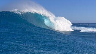 Monstrous waves on the north shore of Maui!