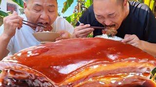 10kg of pork belly  second brother made ”Dongpo pork”  fat but not greasy bite down a mouthful of o