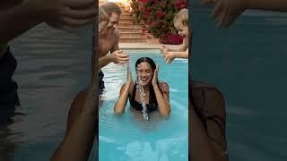 Ai art / Meghan in the pool #pool #summer #family #royal #sussex #meghanmarkle #princeharry #happy