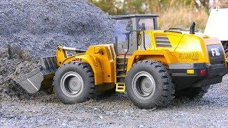 7.000 DOLLAR vs 450 DOLLAR!! RC WHEEL LOADER comparison! Huina FM1583 full metal vs hydraulic