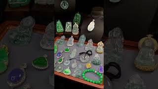 翡翠的尽头竟然是翡翠，如同大自然赠予的瑰宝每一块都蕴藏着千年的故事与神秘。 #翡翠直播 #翡翠 #翡翠吊墜 #古玉收藏 #翡翠挂件