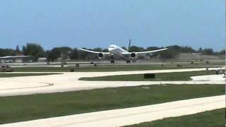 Boeing 787 takeoff @ SRQ  flight test- Sarasota