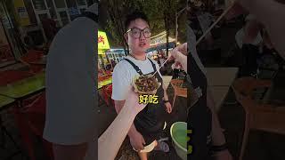 小吃街收租品鉴日记，又惹美女姐姐生气了【吐司大锤】#vlog #搞笑 #food #挑战 #夜市