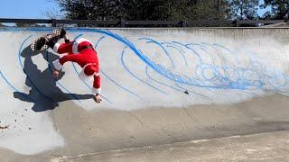PERFECT Christmas Surf!?! Surf Skating Santa shreds Nights of Lights!