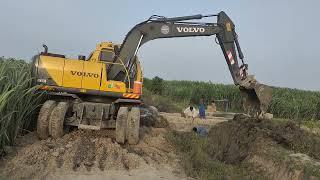 Excavator machine at work