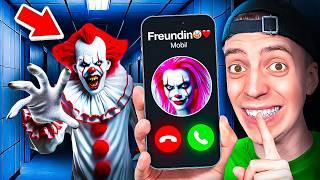 ich durchsuche HEIMLICH das HANDY vom HORROR CLOWN!  (gefährlich)