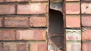 I found a window in the cavity . Working with the old bricklayer