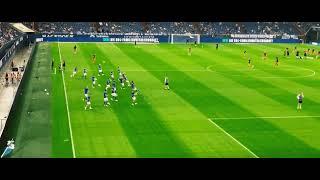 Magie pur: Die mitreißende Atmosphäre in der Schalkearena während eines Fußballspiels!