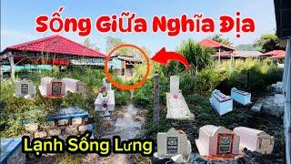 Rợn Người Phát Hiện Gia Đình Cất Nhà Sống Giữa Nghĩa Địa Chung Với Người Âm