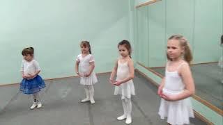 Открытый урок 25.11.20г. Танцы в младшей группе!