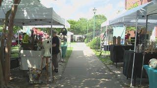 Farmers market vendors brave intense heat