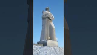 Этот памятник хоть раз в жизни нужно увидеть вживую  #мурманск #россия #арктика #архитектура