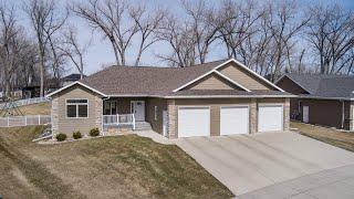 318 Live Oak Lane, Bismarck, ND 58504