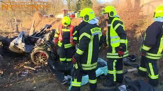 Tödlicher Verkehrsunfall mit Sportwagen | NonstopNews