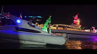 Santa came to St Maarten by boat.