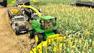 Big Corn Chopping Display at the National Farm Toy Show