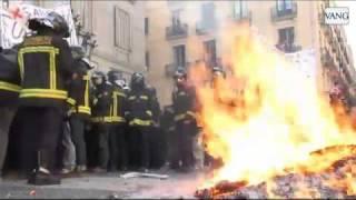 Una marcha incendiaria enfrenta a Bombers y Guardia Urbana