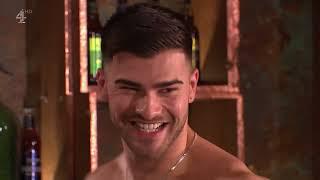 Hollyoaks : Slyver and Romeo show of their muscles 