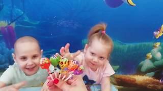 Kostya and Mila study Chupa Chups colors/Educational videos for children