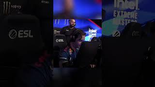 Device punches his Monitor   #cs2 #twitchclips