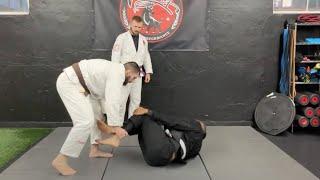 Live training: white belt guard retention and sweeping (ecological approach)