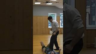 A wall or a leg? Actors school #acting #stagecombat #stagefight #stuntcombat #stuntfight #imitation