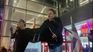 חי פה - חדשות חיפה: ליאור שליין בהפגנה בחיפה (צילום: אקי פלקסר)