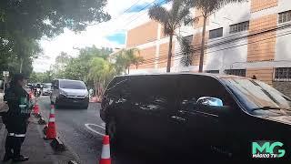 Momento en el que llegaron los Héroes a ex casa presidencial entre ellos el