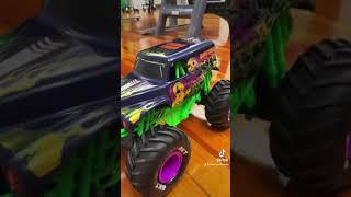 MONSTER JAM GRAVE DIGGER WHEELIE! #shorts